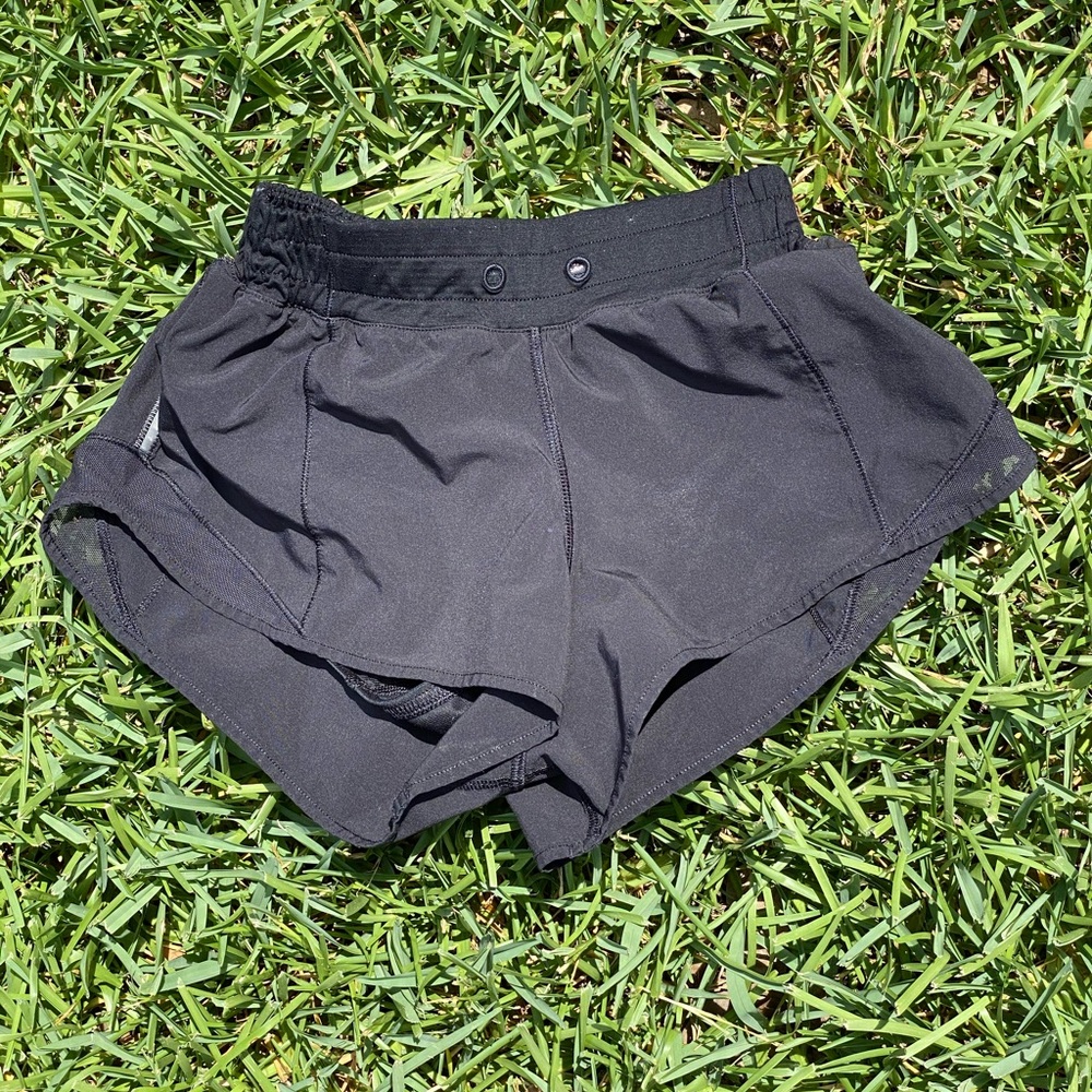 Black Lululemon Hotty Hot Short 2.5”